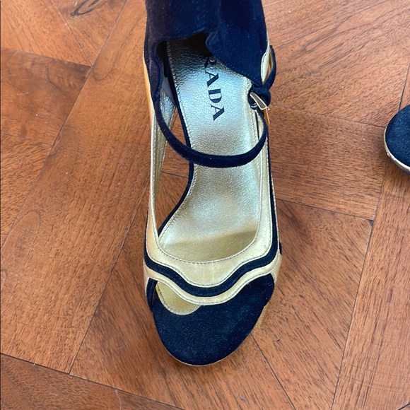 Prada Gold & Suede heels - Picture 11 of 15